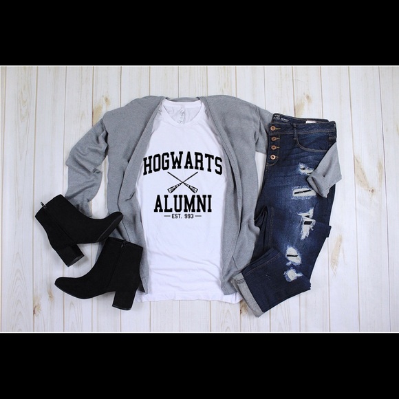 Hogwarts Alumni Tee - Picture 1 of 1